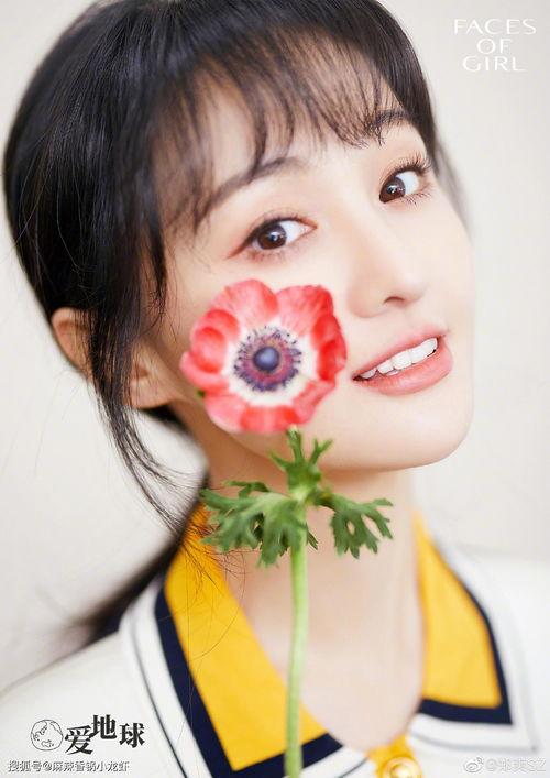 周扬青唱歌吃瓜,瓜田李下演绎甜蜜瞬间