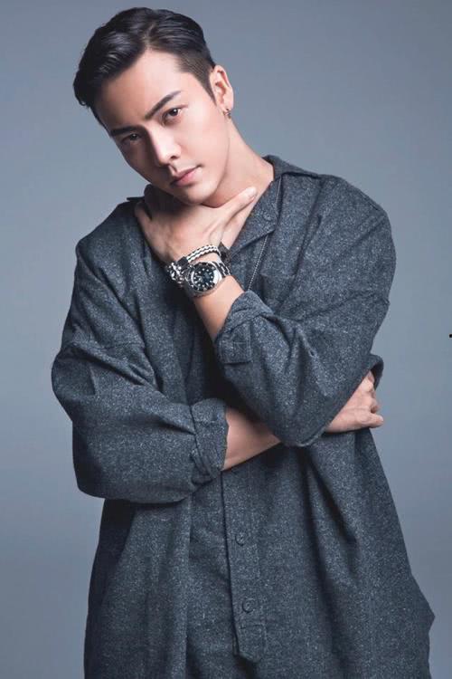 大地香水男明星,大地香水与男明星的时尚邂逅