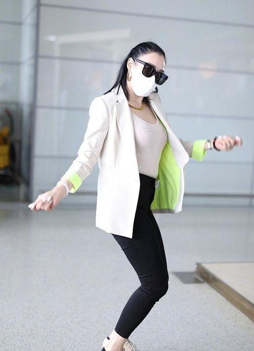 女明星时尚简约穿搭,女明星们的穿搭秘籍解析