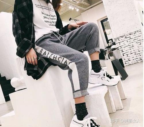 网红裤子配老爹鞋好看吗